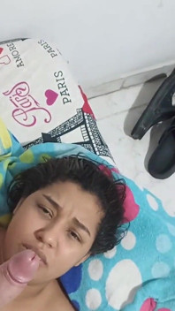 18歳のブルネットの大きな垂れ下がったおっぱいからニューヨーク米国クソ彼女のstepbrotherの大きなディック友達クソ