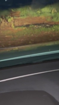 Saya menggoda bajingan ini sehingga dia memberhentikan kereta dan meniduri saya dengan air mani yang sangat panas di mulut kecil saya pada penghujungnya