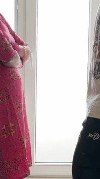 Chudai da tia A tia adotiva com uma bunda grande foi deixada ferozmente pelo jovem sobrinho com camisinha feminina.
