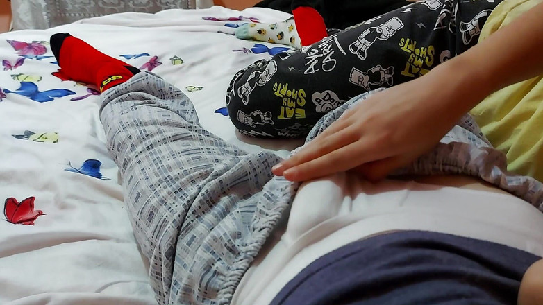 Alex and Luiza: 热辣的继妹决定趁父母不在家的时候和继兄做爱