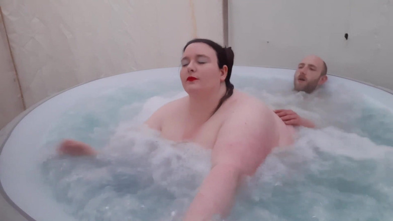 SSBBWLadyBrads: Ss iri güzel kadın jakuzide sikişiyor ve sakso çekiyor