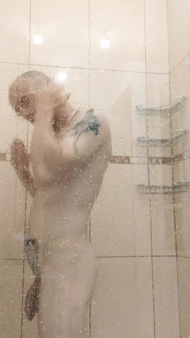 Jeorje Aleksander: Bebas tangan merakam kencing dan pancutan cepat untuk awak