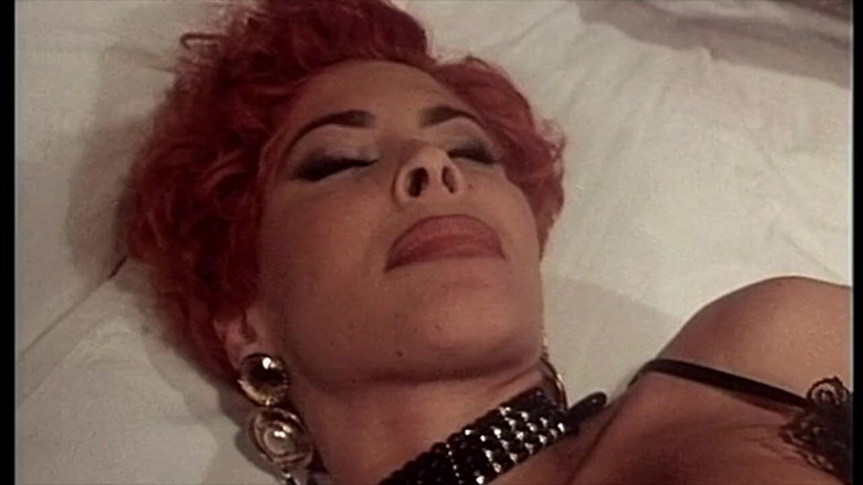 Inthe MILF room: Vintaj bertiga: 2 awek berbulu, zakar hitam, dan zakar getah