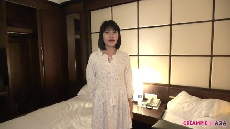 Creampie In Asia: Kıvrımları, büyük göğüsleri ve güzel götü var, seks prezervatifsiz ve...