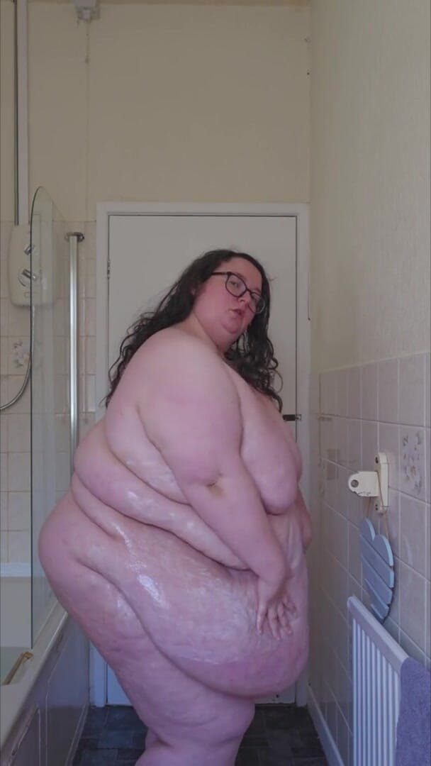 SSBBWLadyBrads: SSBBW Bathroom Cream Belly Body