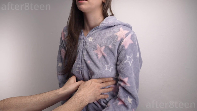 After8Teen: 今夜、義父の友人が中に入ってきた。次に何をすべきか?