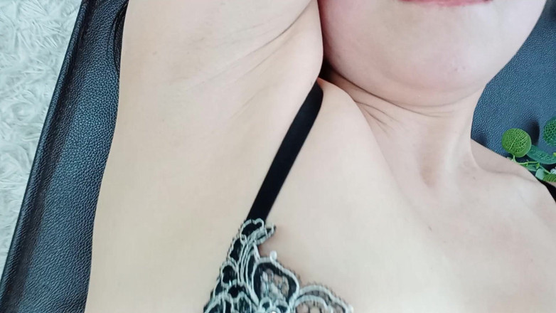 Mayumi Kanzaki: I giapponesi che mostrano seni e capezzoli