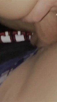 Ehefrau verlor wette und nimmt mehrere creampies auf dem rücksitz des autos