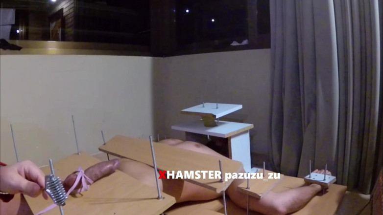 Pazuzu_zu: Amateur CFNM femdom cbt branlette avec bite attachée. Orgasme ruiné