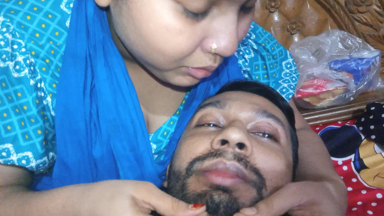 Desi Video BD: Figura sexy calda del bangladesh bhabhi con il suo fidanzato...