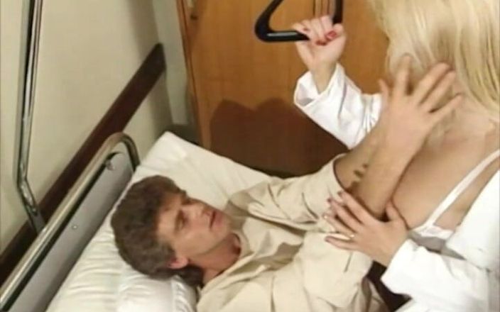Magmafilm: 欲求不満の看護師と硬化した患者との野生の病院セックス