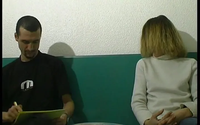 La France a Poil: Jennifer, blonde and naive, gives us a meeting at the...