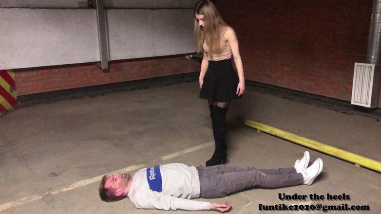Heel 15 cm: Karina in the Parking