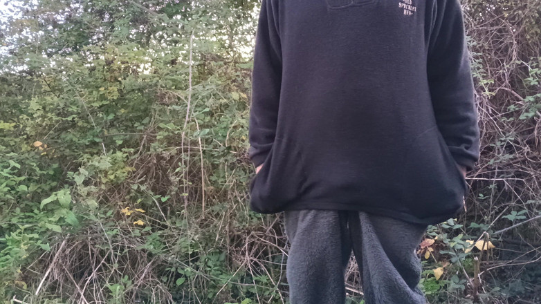 Rockardglans: Stöhnen, squirting, abspritzen, wichsen im wald mit onesie