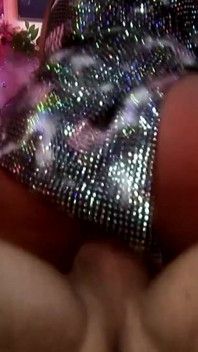 Sexy swinger milf poskakuje obrovský zadek na tlustém ptákovi