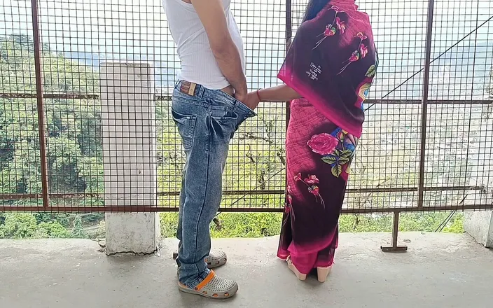 Hotty Jiya Sharmaa: Turkish Brother-in-law Left Sister-in-law Nicely in Pink Saree on the...