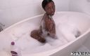 Kink 305: Mia toma um banho