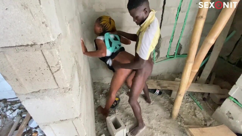 XBLACKHUB: Saya mengongkek ejen hartanah di bangunan yang belum siap