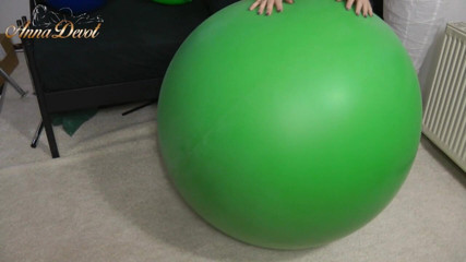 Anna Devot: Annadevot - Ein mega-ballon