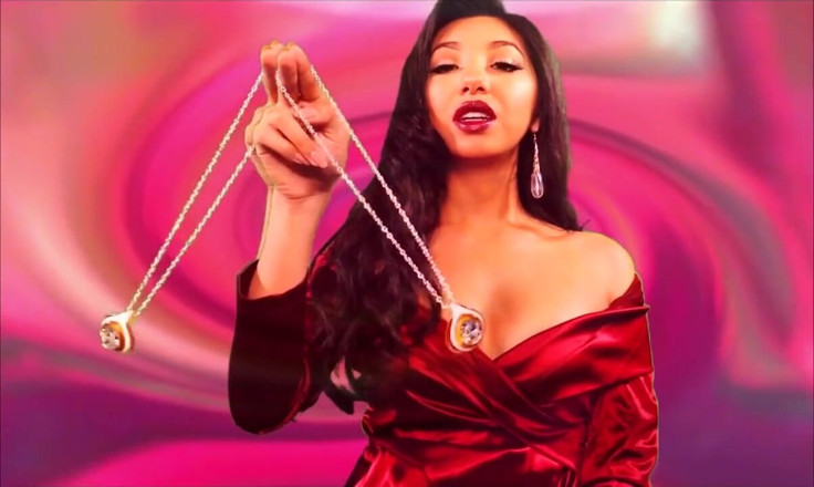 Empress Jennifer XO: L'ipnotizzante drenaggio della mente