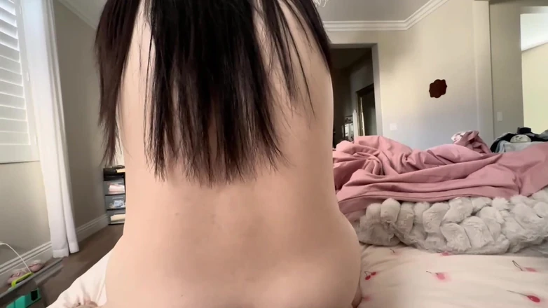 SquishMallow3328: Ibu kos seksiku jago banget ngentot kontolku dan bikin aku...