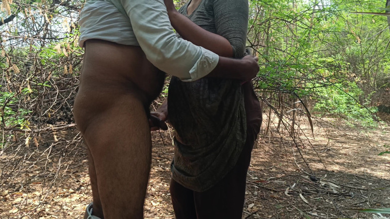 Apple baby: Doggy Style Fucking in Outdoor