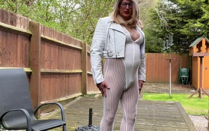 Kellycd2022: Amateur crossdresser Kellycd2022 sexy milf meando y masturbándose mi mariquita...