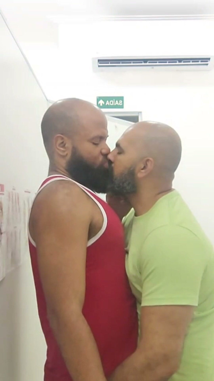 Tio Barbudo: I Sucked the Male's Cock in the Back of the...