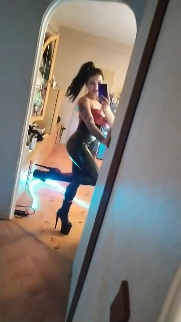 KatrixandCaliforniaLatex: Katrix kompilasi hot lateks, pantat, mengisap kontol.