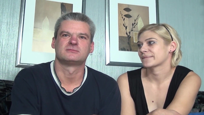 Deutscher hardcore: Hot German babe enjoys threesome with bisexual dudes
