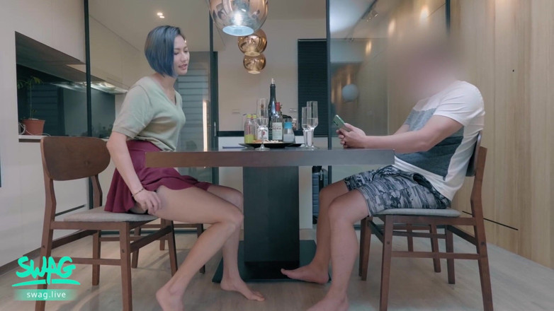 SWAG.live: Schlampe fickt besten freund mit kleinem schwanz, ehemann