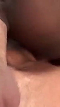 La bellezza nera apre le cosce