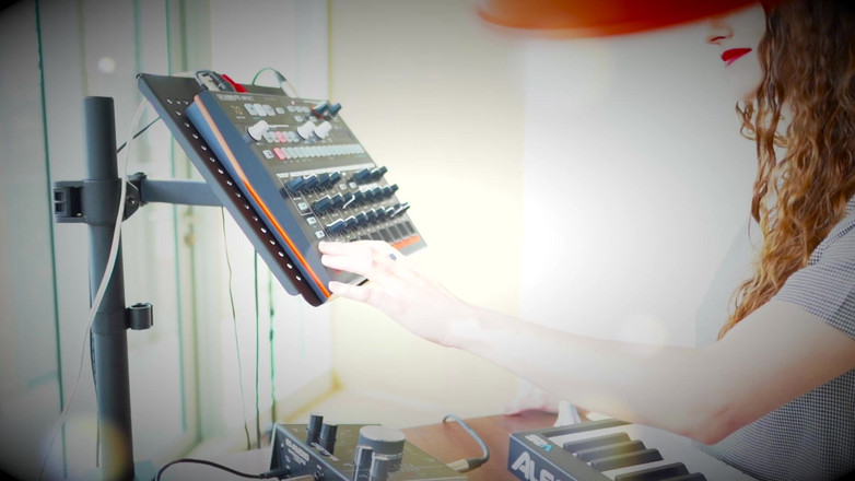 Piper Blush: Spodní prádlo přes zpomalenou postel