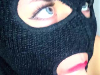 JackyPinkxxx: Ich liebe es, meinen großen dildo zu lutschen, da es...