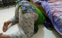 Aria Mia: Włoska gorąca ogromna ciocia utknęła pod łóżkiem podczas sprzątania, a następnie...