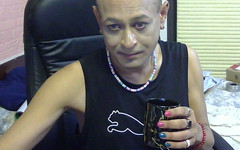 Trisha G: Perra madura mostrando tatuajes de cuerpo aceitoso y