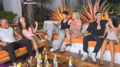 Un cocu baise un ami dans le dos de sa copine - Max Betancur et Tatiana Alvarez