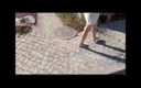 Casal Gresopio Female: Moranguinho cammina a piedi nudi per strada - parte 1
