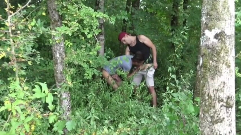 Gaybareback: Juan Perez dikongkek tanpa kondom dalam hutan yang menghancurkan