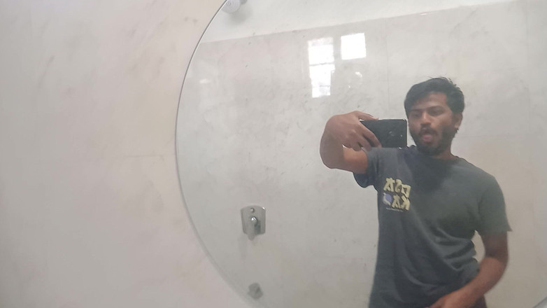 KUMBHA MANOJ KUMAR: Il gusto di un lecca-lecca dell'india su amico locale