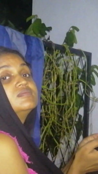 Desi Lady Pickup From the Road