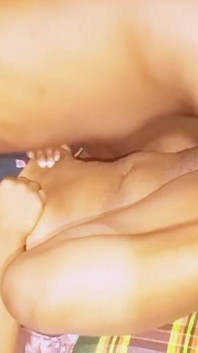 La piccola figa della matrigna con il mio cazzo grasso e la scena da scopare