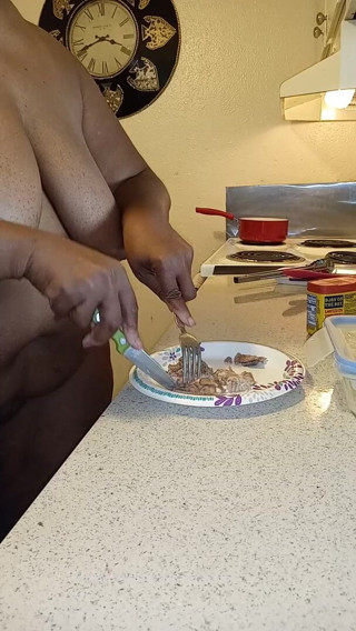 Cosmicrose 678: Naked dinner by cougar