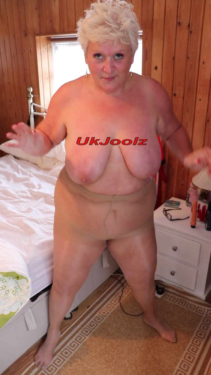 Uk Joolz: Viens m’aider avec mes collants