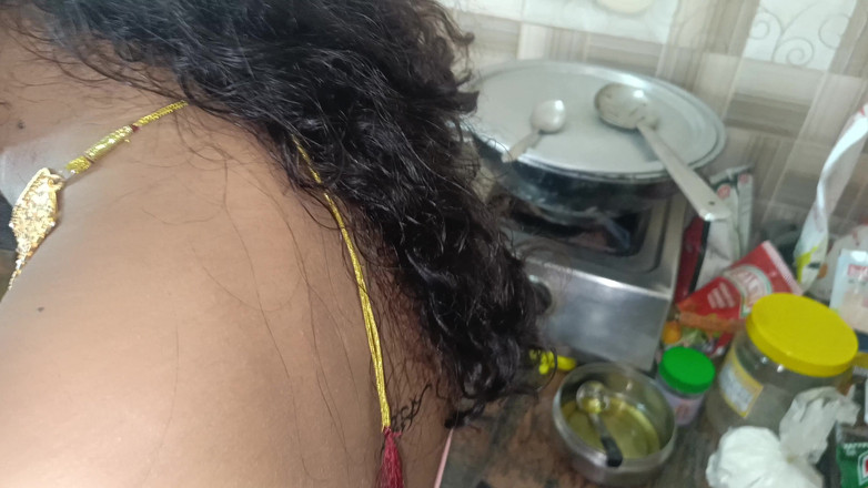 Magilmathi: Замужние женщины наслаждаются горячей лесбиянкой