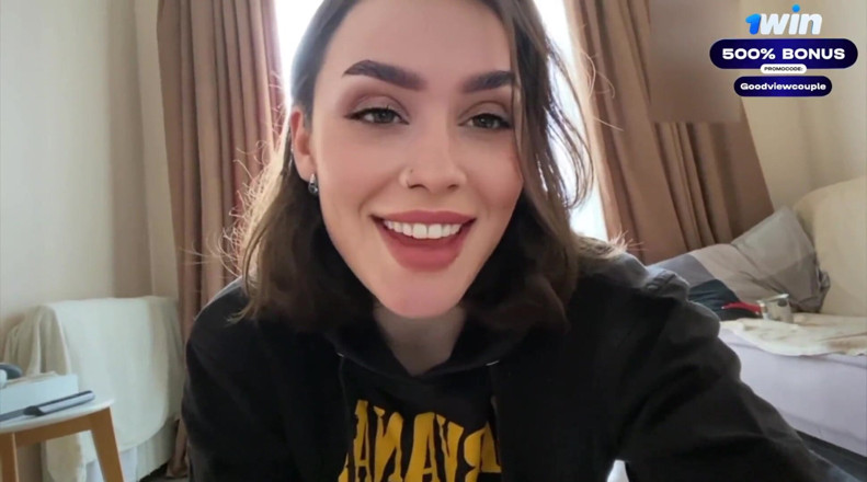 Good_view: Sexy studentka dovedně jezdí na péru