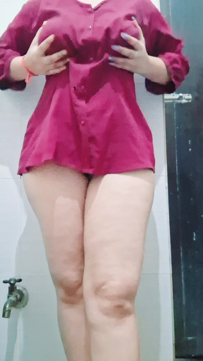 Riyathakur: Desi holka