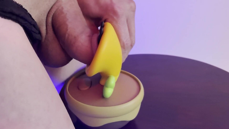 Ryley Rails: Quente cola cobrindo figura de brinquedo em porra