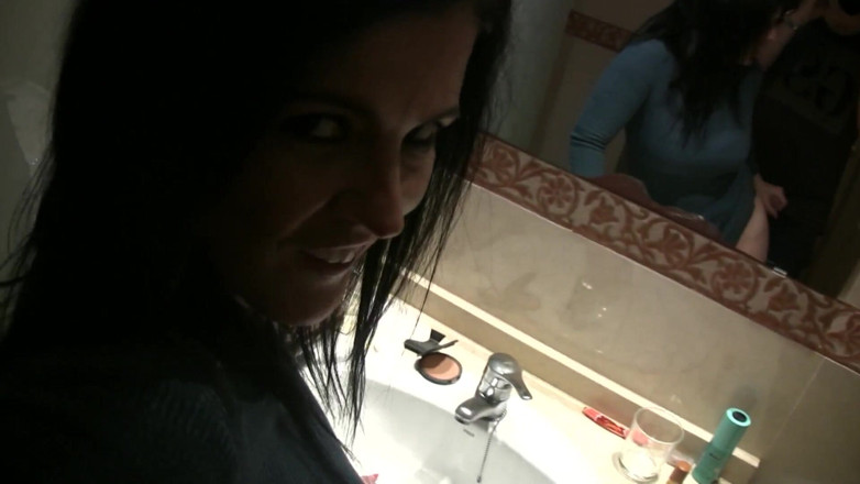 Montse Swinger: Làm tình trong phòng tắm