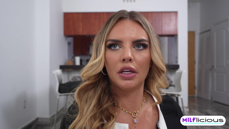 Pro Am Entertainment: Atrapado por saltar la universidad con la rubia Kate Dalia